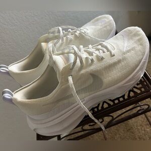 Nike ZoomX Invincible Run 3
White Mens.